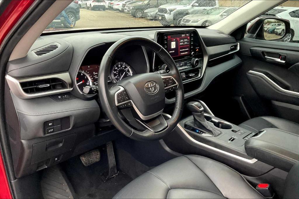 used 2022 Toyota Highlander car, priced at $34,949