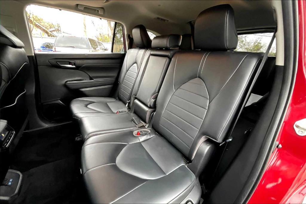 used 2022 Toyota Highlander car, priced at $34,949