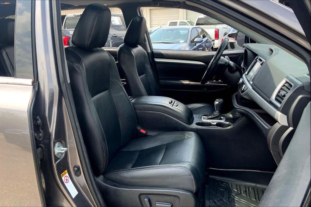 used 2017 Toyota Highlander car, priced at $21,899