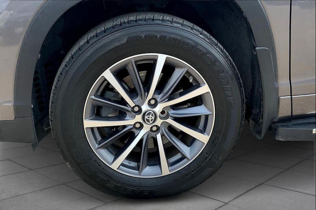 used 2017 Toyota Highlander car, priced at $21,899