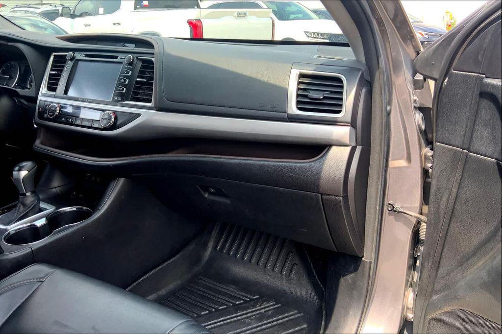 used 2017 Toyota Highlander car, priced at $21,899