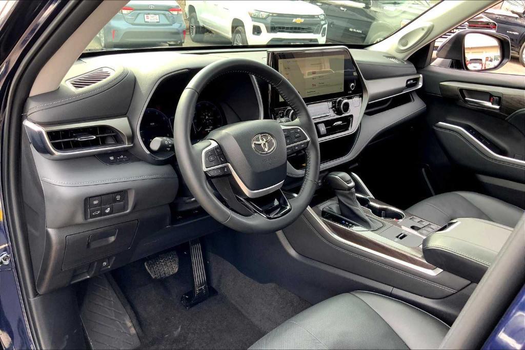 used 2023 Toyota Highlander car, priced at $42,891