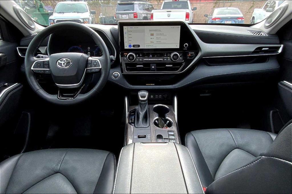 used 2023 Toyota Highlander car, priced at $42,891