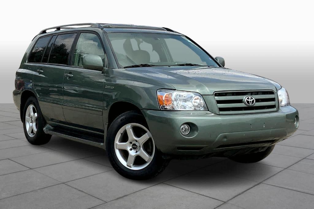 used 2004 Toyota Highlander car, priced at $7,998