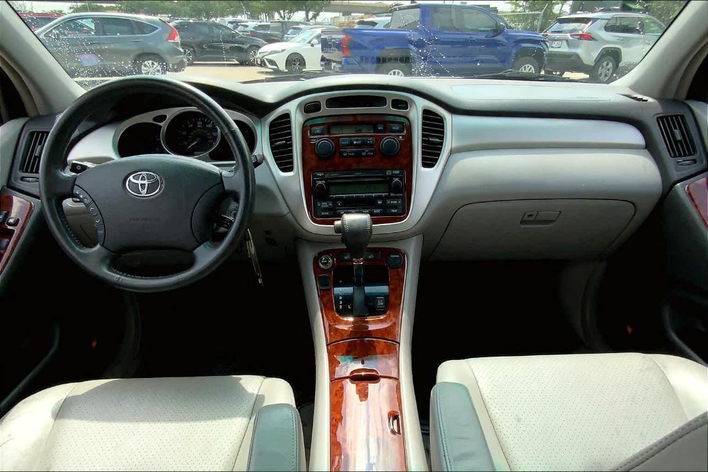 used 2004 Toyota Highlander car, priced at $7,998