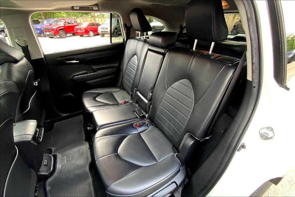 used 2022 Toyota Highlander car, priced at $39,770
