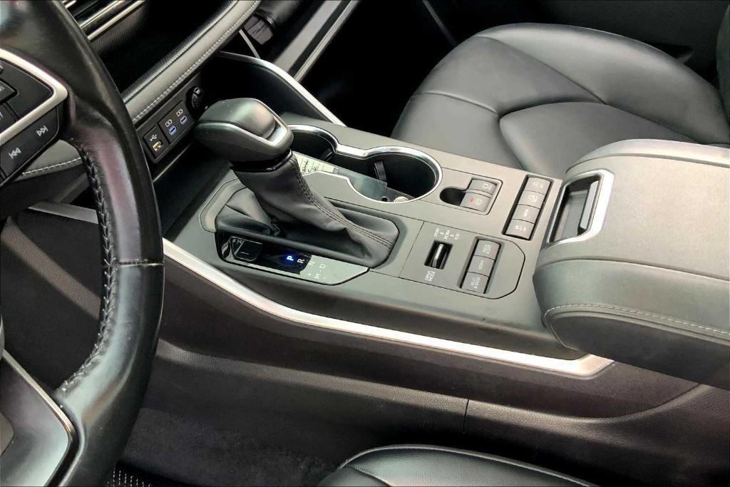 used 2022 Toyota Highlander car, priced at $39,770