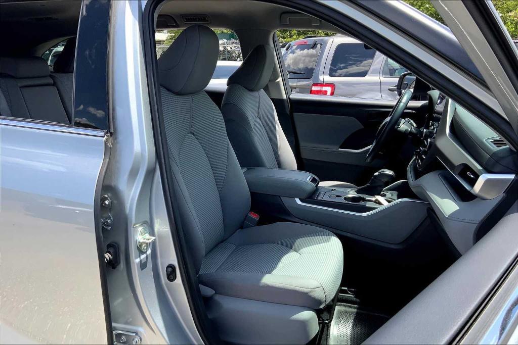used 2020 Toyota Highlander car, priced at $27,979