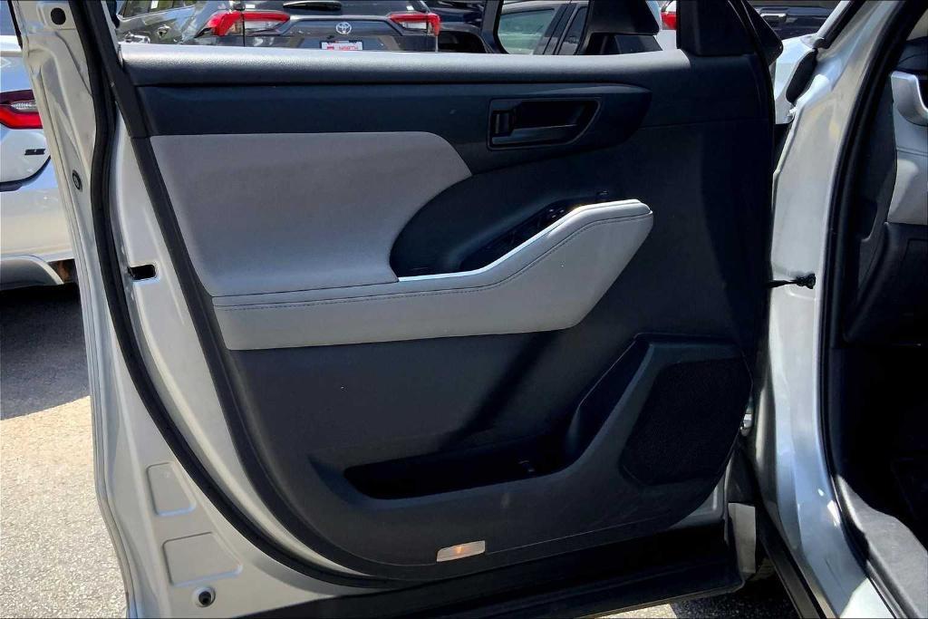 used 2020 Toyota Highlander car, priced at $27,979