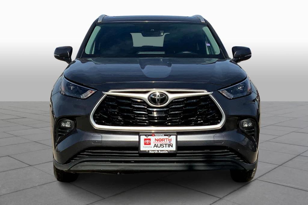 used 2022 Toyota Highlander car, priced at $33,441