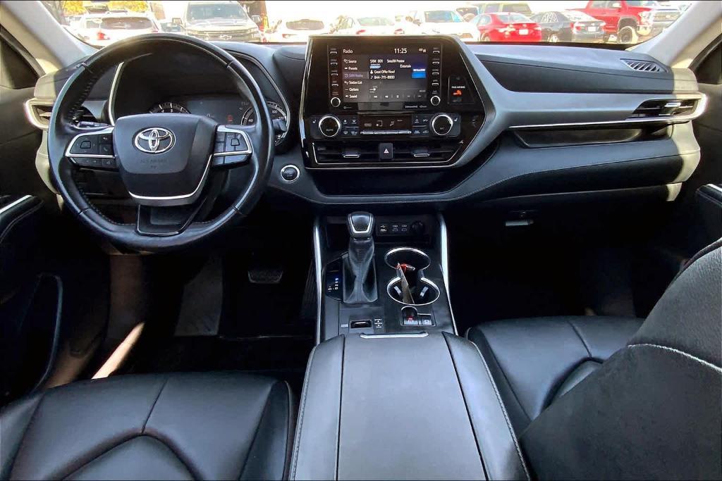 used 2022 Toyota Highlander car, priced at $33,441