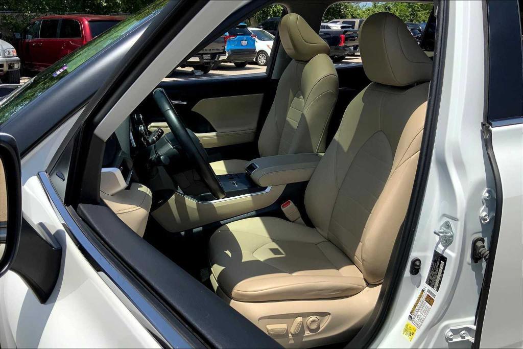 used 2023 Toyota Highlander Hybrid car, priced at $38,800