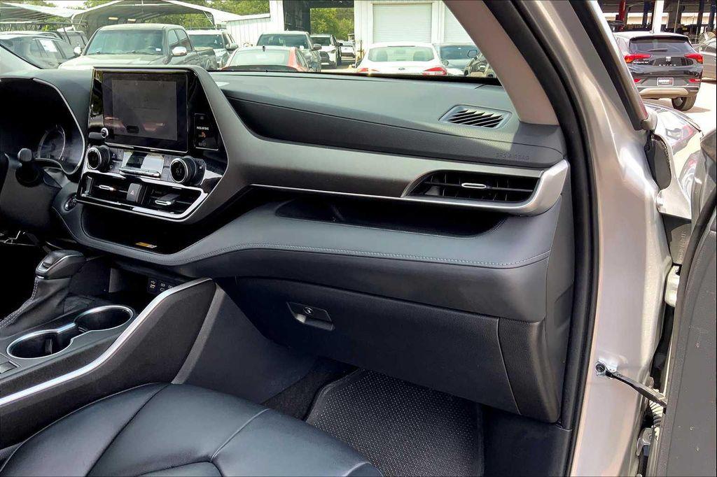 used 2023 Toyota Highlander Hybrid car, priced at $35,766