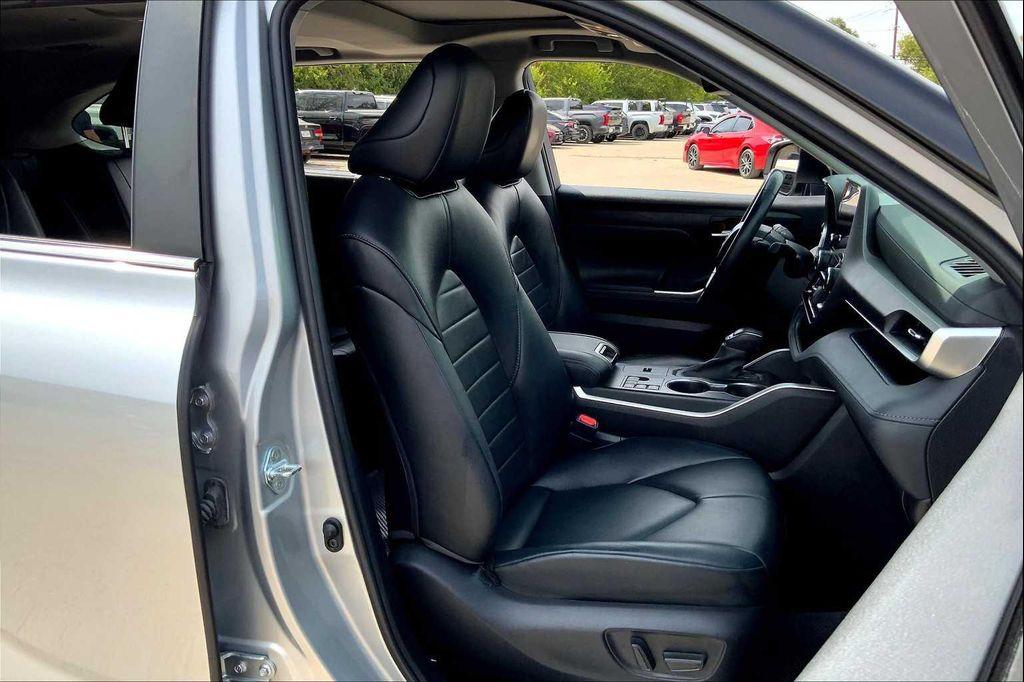 used 2023 Toyota Highlander Hybrid car, priced at $35,766