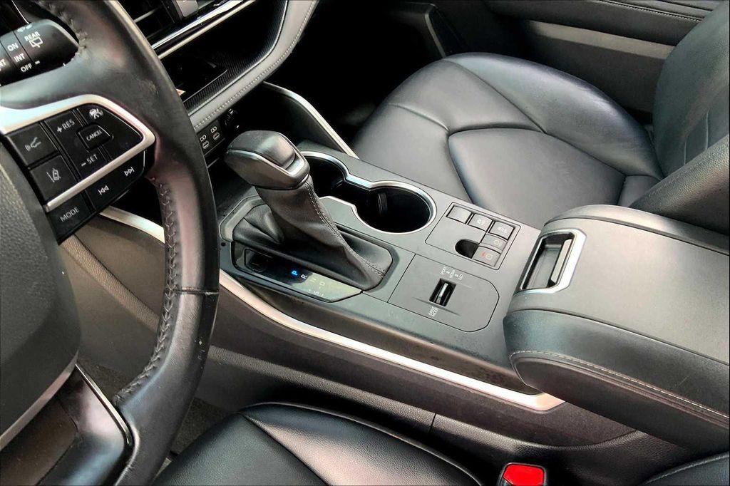 used 2023 Toyota Highlander Hybrid car, priced at $35,766