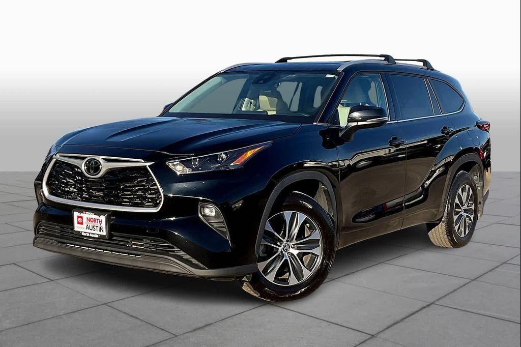 used 2022 Toyota Highlander car, priced at $34,295