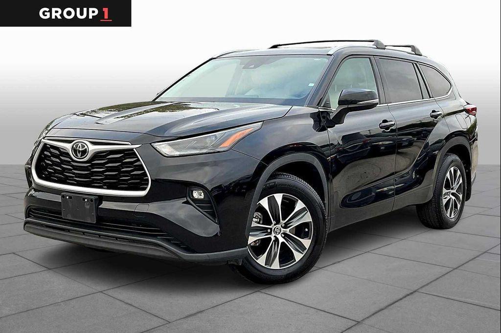 used 2022 Toyota Highlander car, priced at $34,295