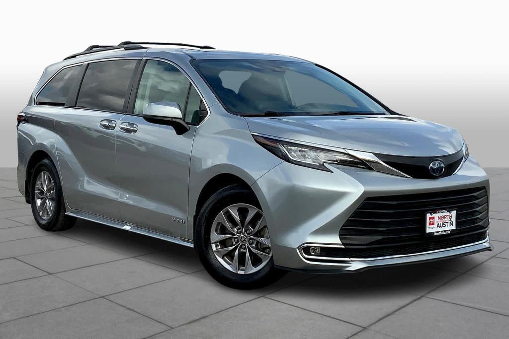 used 2021 Toyota Sienna car, priced at $26,999