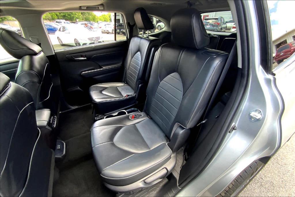 used 2022 Toyota Highlander car, priced at $34,647