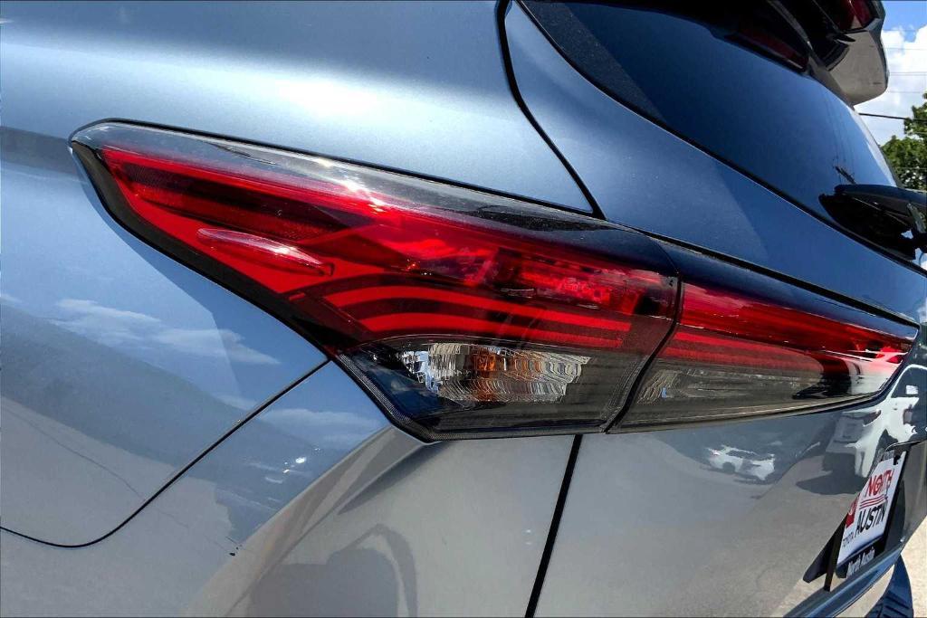 used 2023 Toyota Highlander car, priced at $35,499