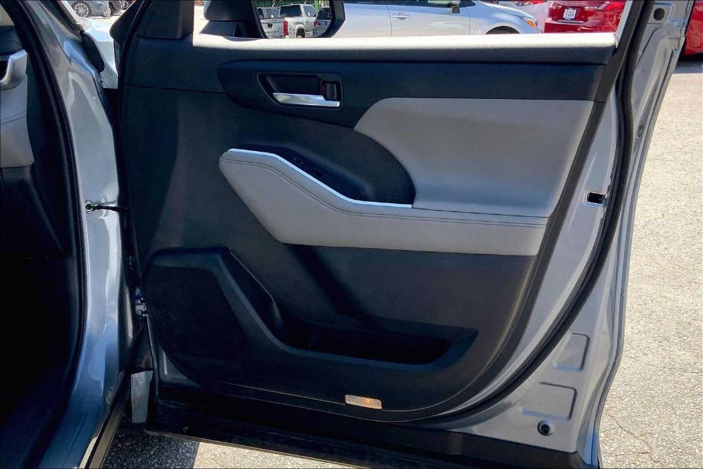 used 2023 Toyota Highlander car, priced at $35,499
