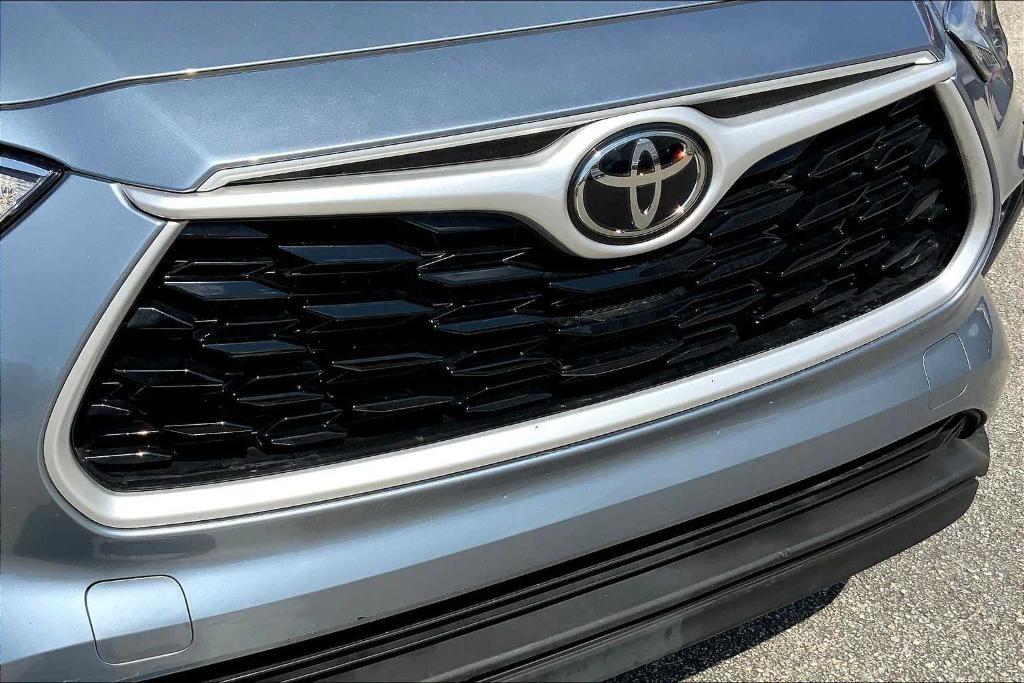 used 2023 Toyota Highlander car, priced at $35,499
