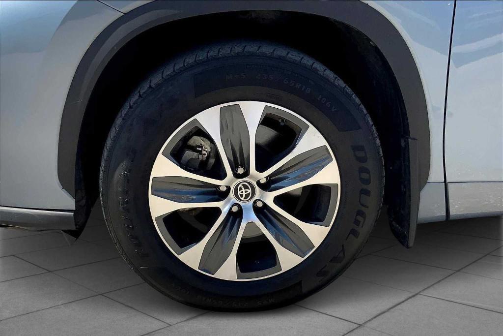 used 2023 Toyota Highlander car, priced at $36,400