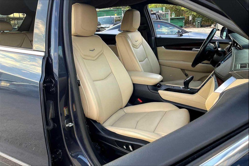 used 2018 Cadillac XT5 car, priced at $19,999