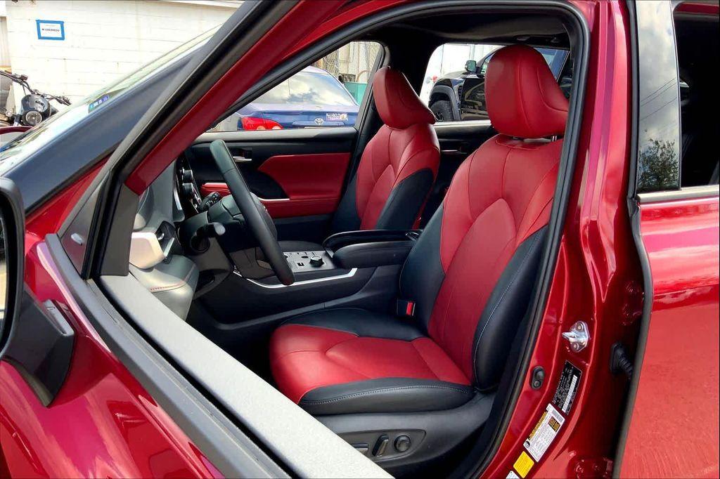 used 2025 Toyota Highlander car, priced at $48,058