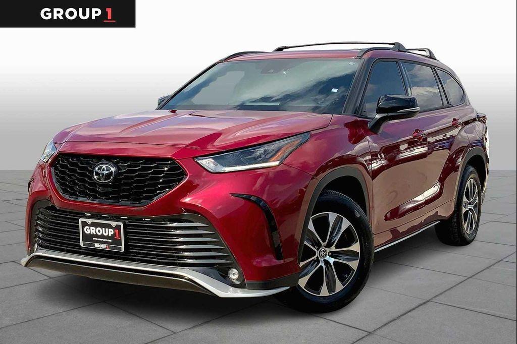 used 2025 Toyota Highlander car, priced at $51,562