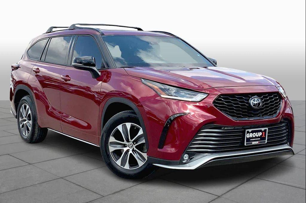 used 2025 Toyota Highlander car, priced at $48,058