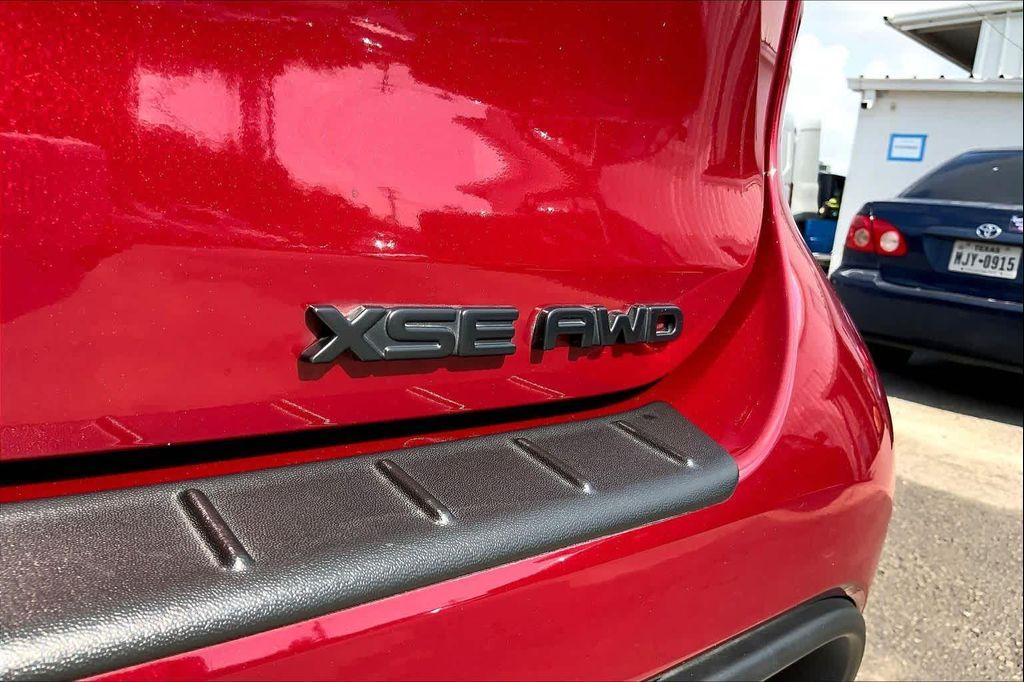 used 2025 Toyota Highlander car, priced at $48,058