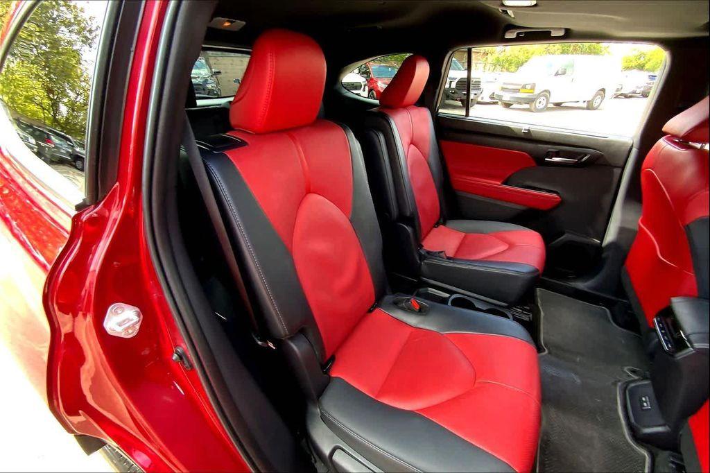 used 2025 Toyota Highlander car, priced at $48,058