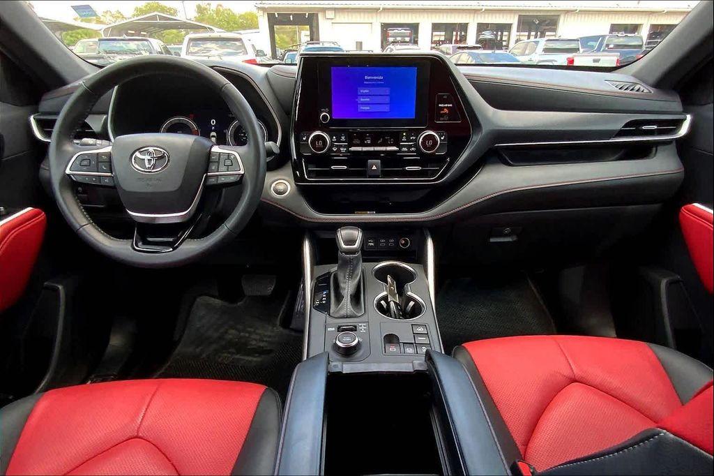 used 2025 Toyota Highlander car, priced at $48,058