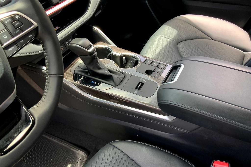 used 2024 Toyota Highlander Hybrid car, priced at $52,325