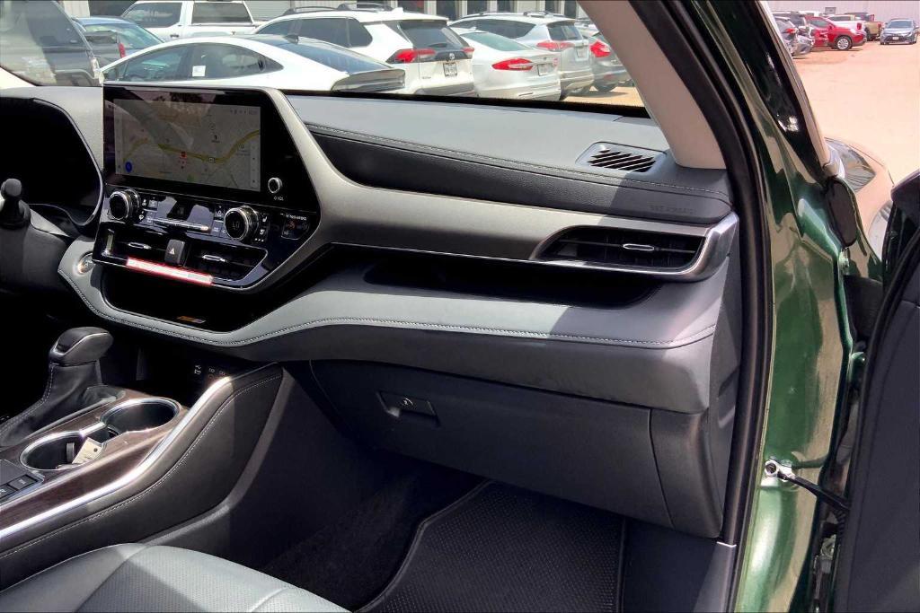 used 2024 Toyota Highlander Hybrid car, priced at $52,325