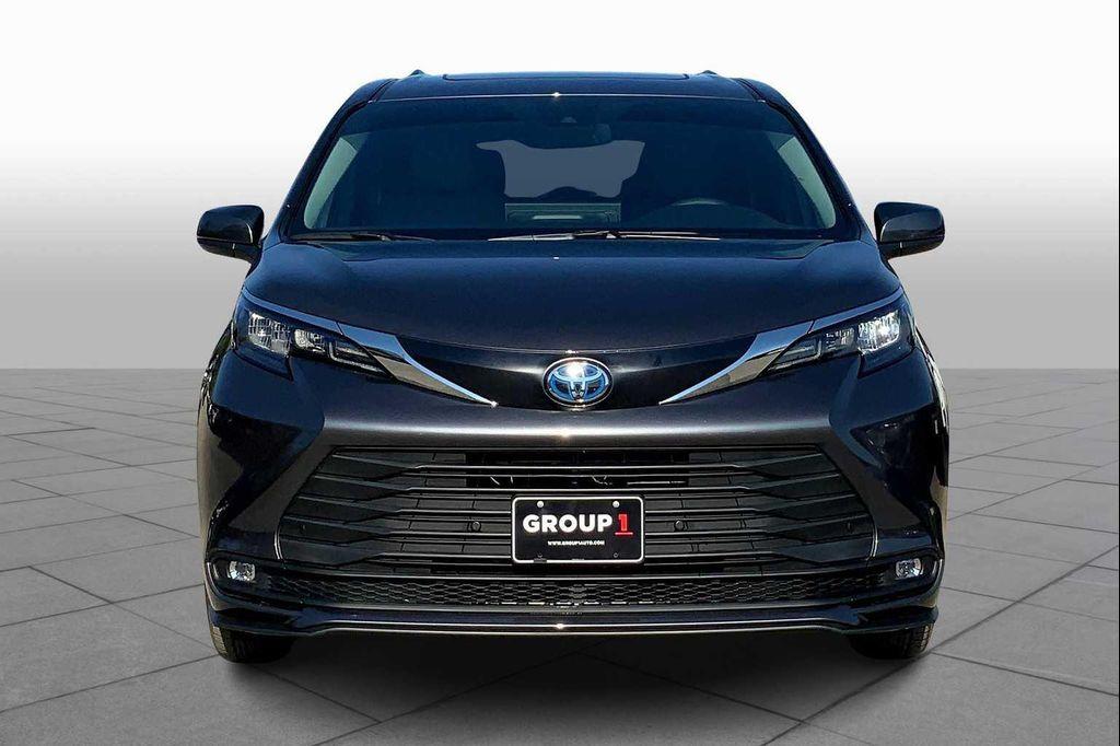 used 2025 Toyota Sienna car, priced at $47,962