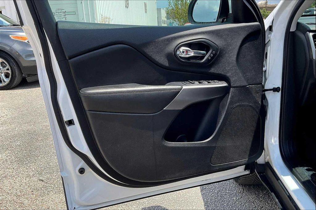 used 2019 Jeep Cherokee car, priced at $21,177