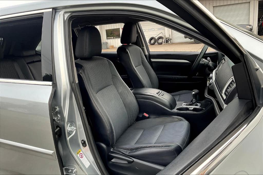 used 2015 Toyota Highlander car, priced at $16,569