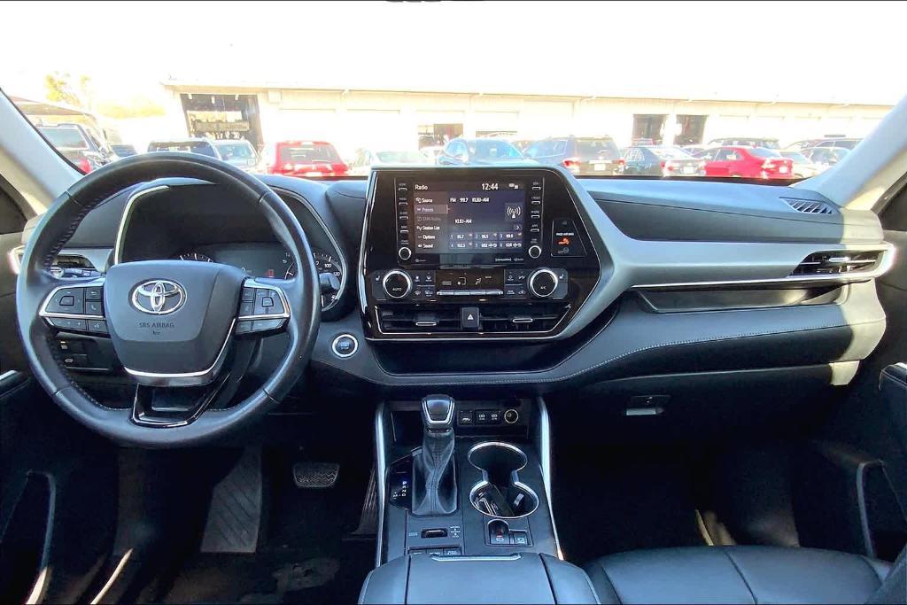 used 2021 Toyota Highlander car, priced at $30,898