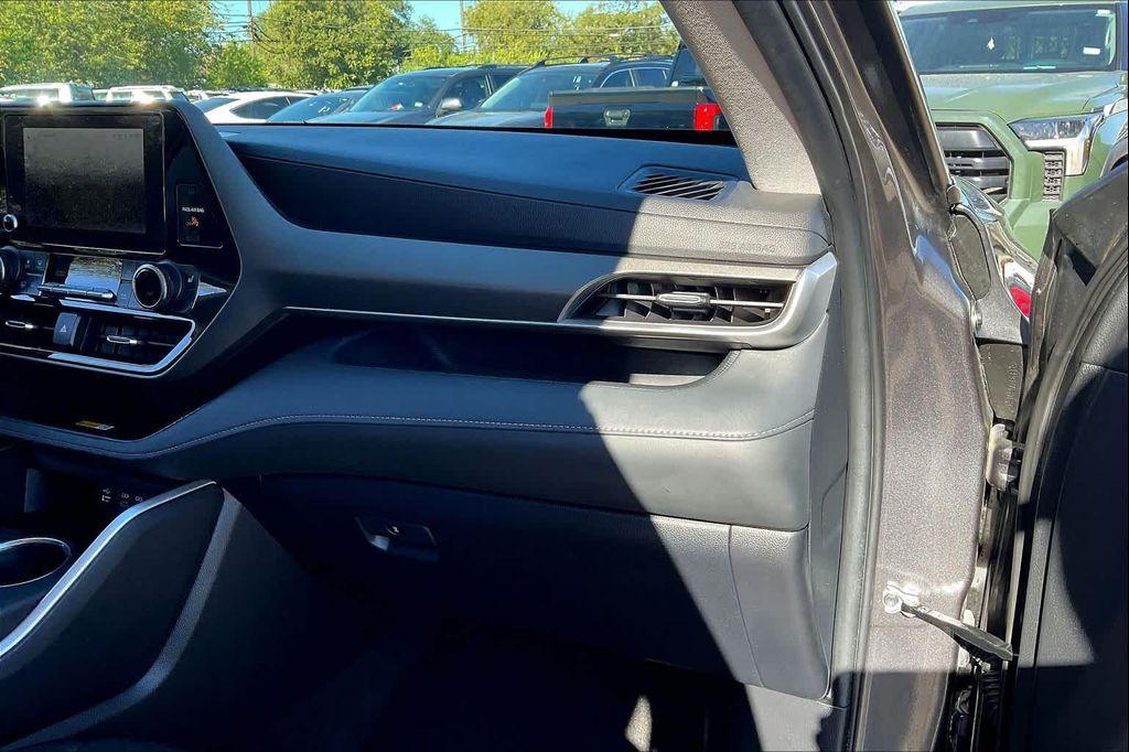 used 2024 Toyota Highlander car, priced at $36,970