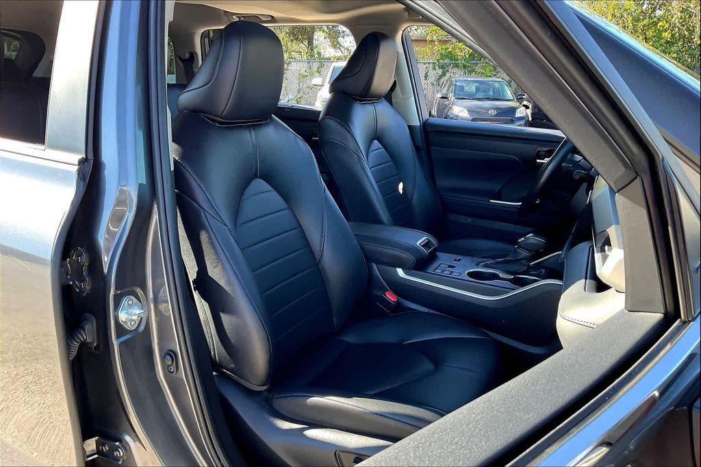 used 2024 Toyota Highlander car, priced at $36,970
