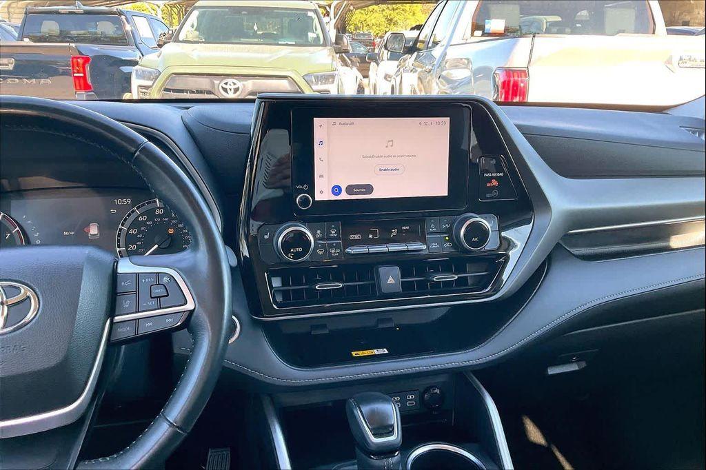used 2024 Toyota Highlander car, priced at $36,970