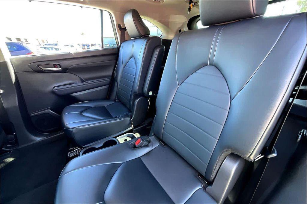 used 2024 Toyota Highlander car, priced at $36,970