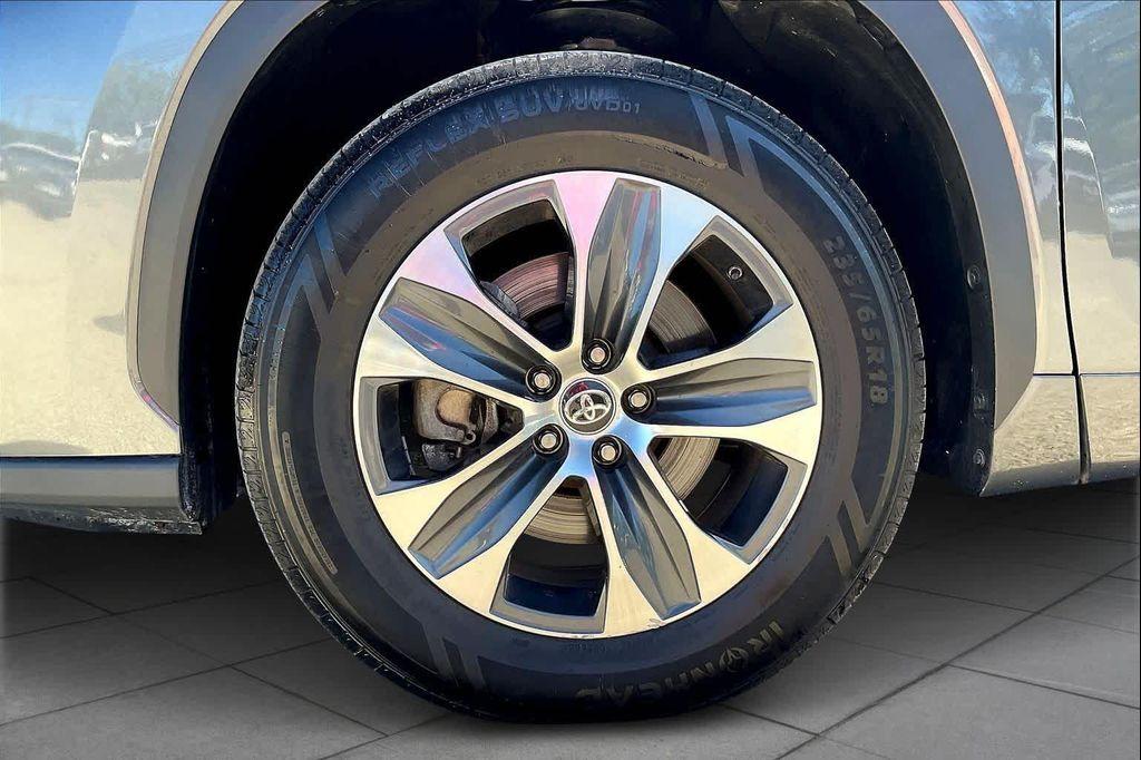 used 2024 Toyota Highlander car, priced at $36,970
