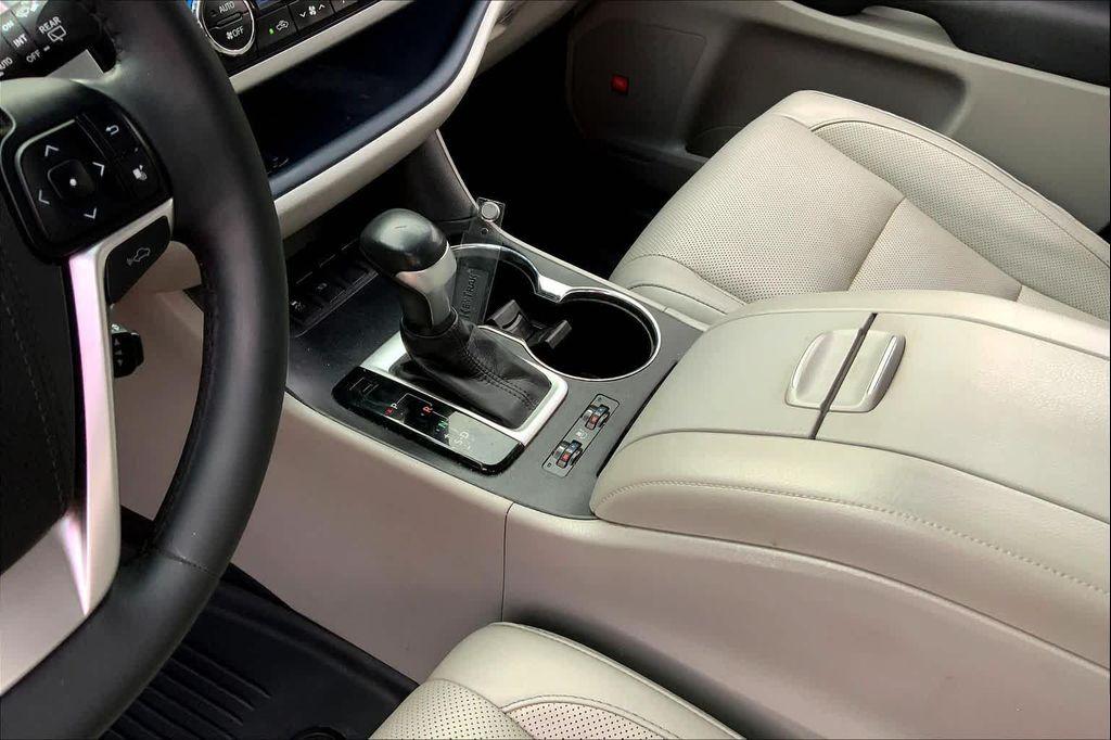 used 2016 Toyota Highlander car, priced at $18,890