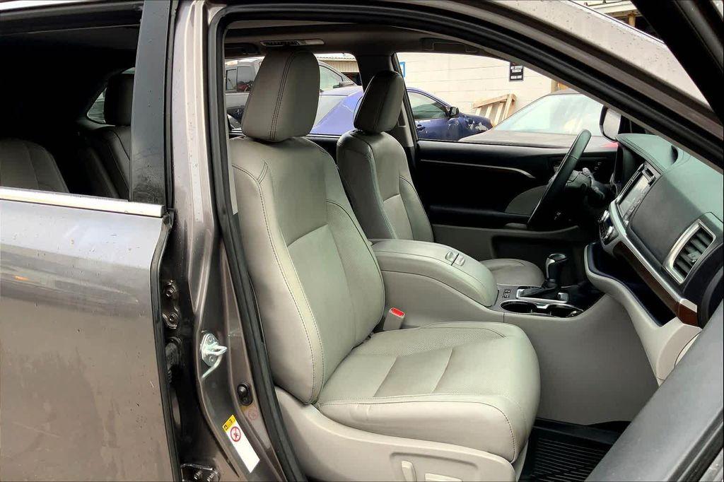 used 2016 Toyota Highlander car, priced at $18,890