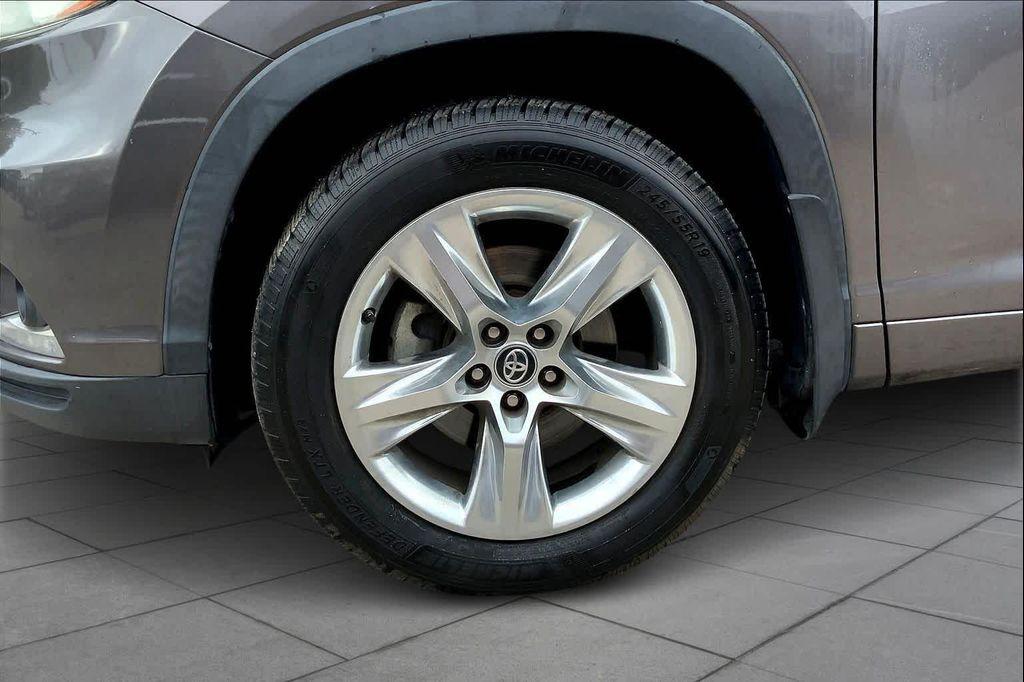 used 2016 Toyota Highlander car, priced at $18,890