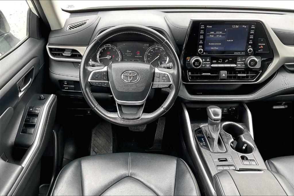 used 2022 Toyota Highlander car, priced at $34,304