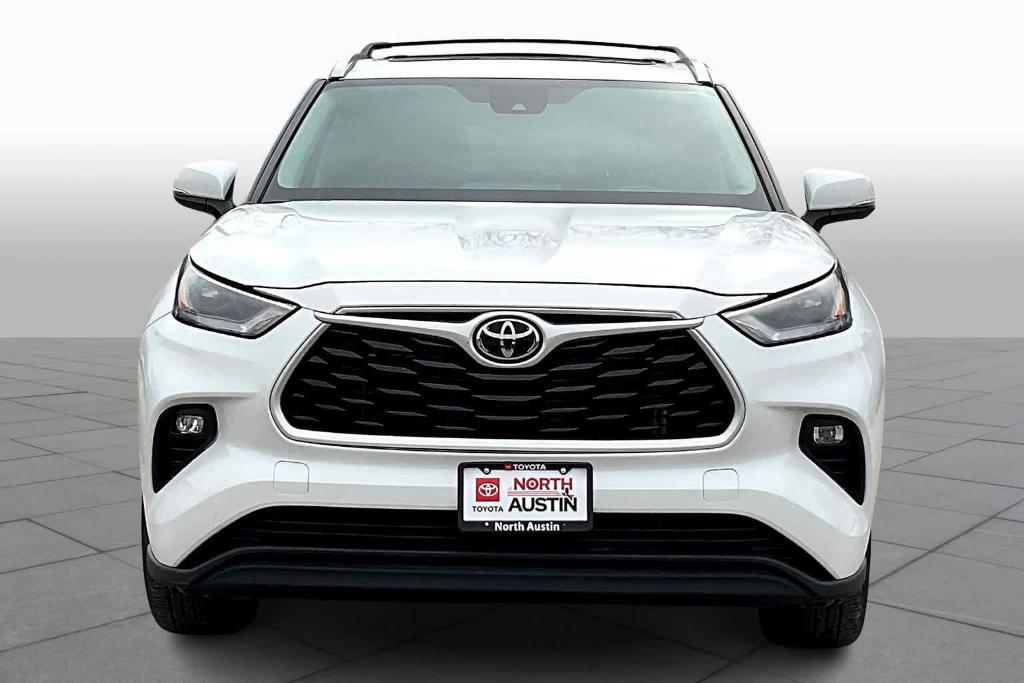 used 2022 Toyota Highlander car, priced at $34,304